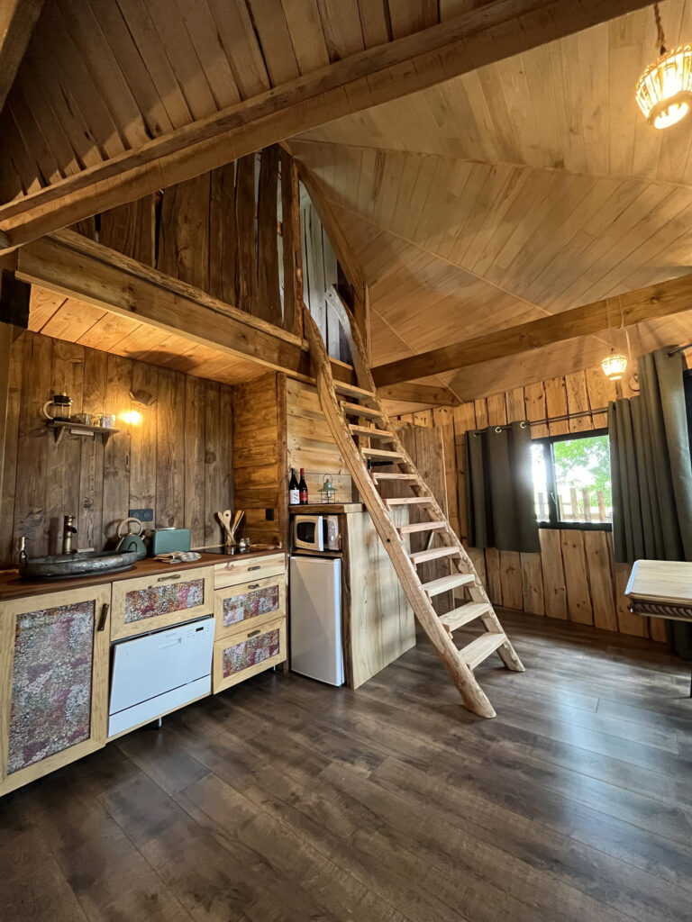 Lizon Merisia huts (6) Lizon Merisia huts (6)